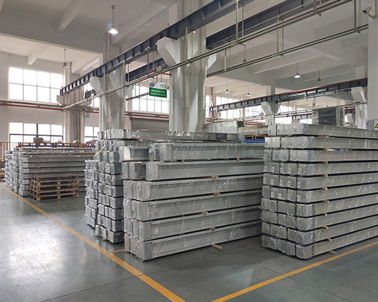 空气绝缘母线槽