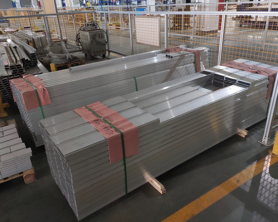 空气绝缘母线槽